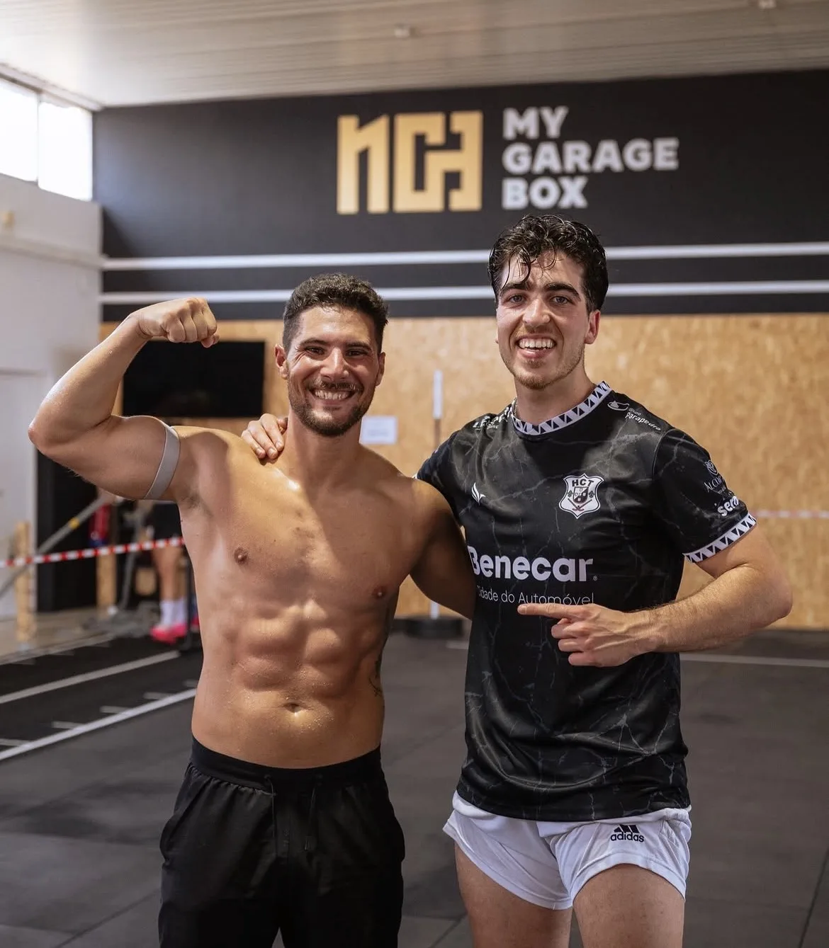 Felipe Bento com parceiro após treino de preparação